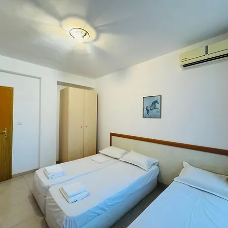 Sunny Hause 106 One Bedroom Lägenhet *
